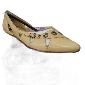 Chinese-laundry Women's Cream and Tan Courts